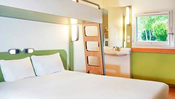 Free WiFi, bed sheets