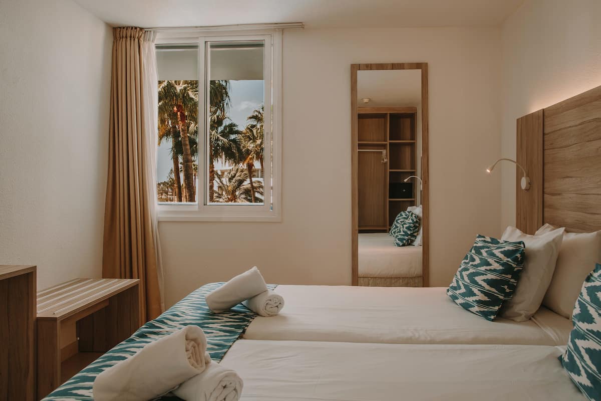 1 Schlafzimmer, Daunenbettdecken, Verdunkelungsvorhänge