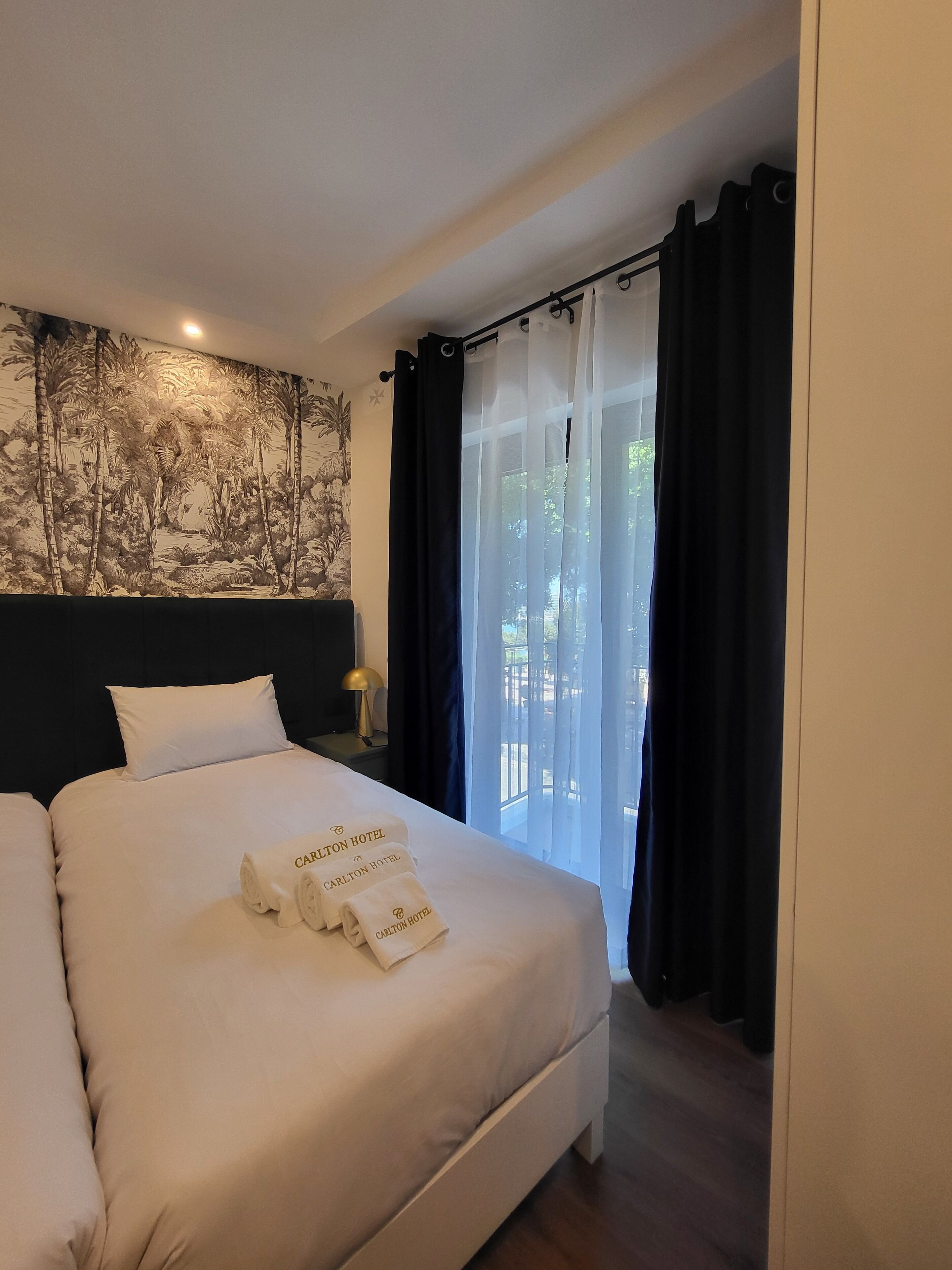 Photo - Carlton Hotel