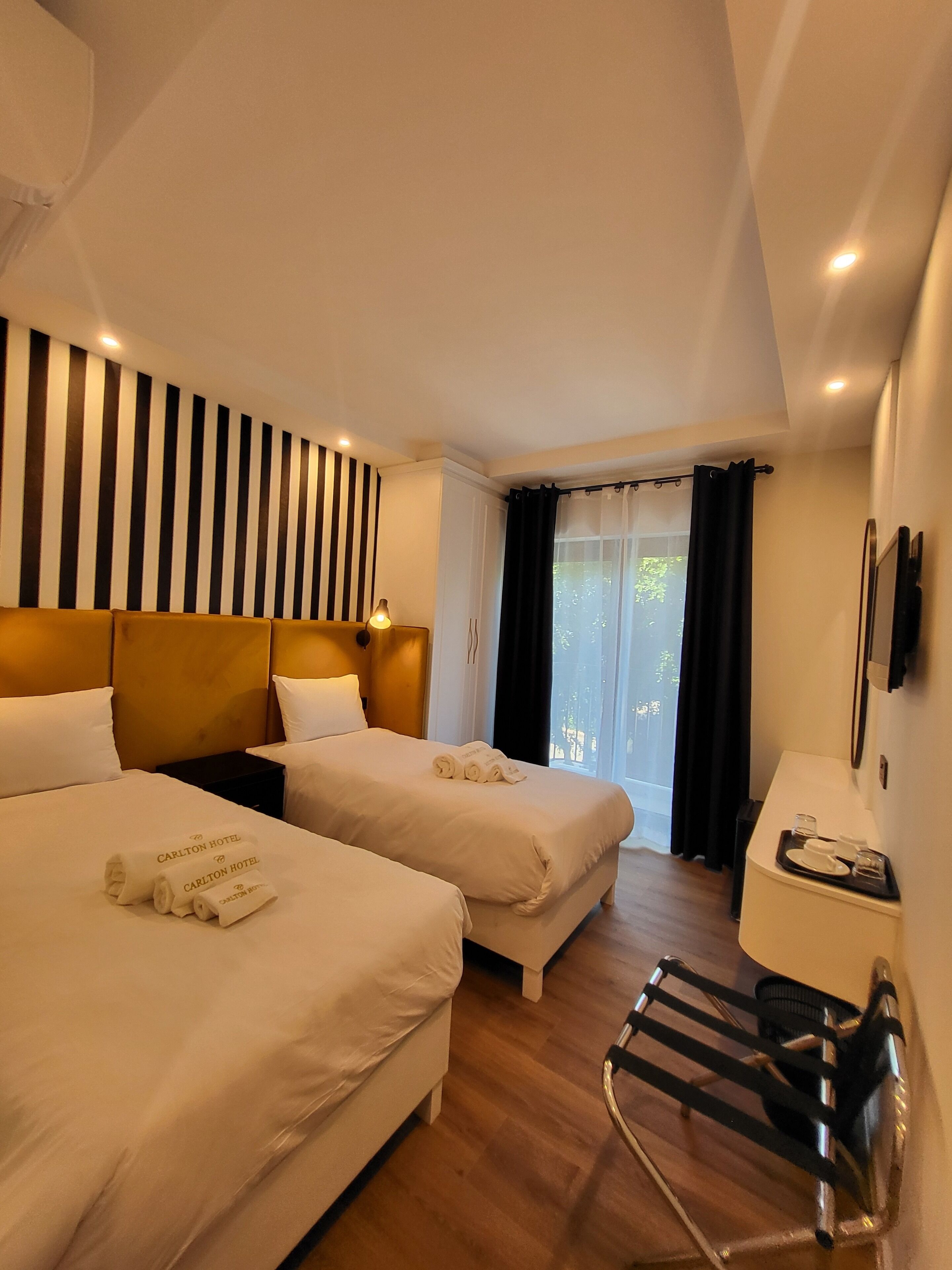 Photo - Carlton Hotel