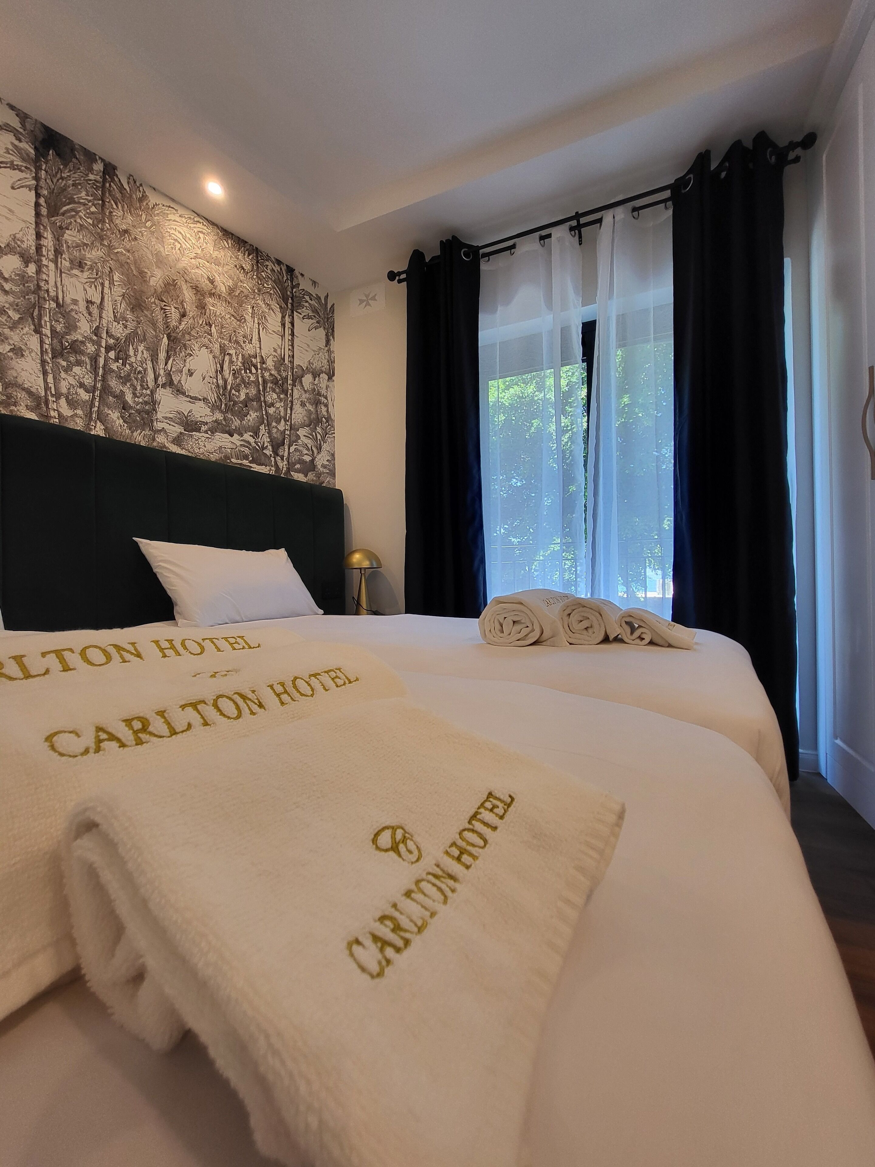 Photo - Carlton Hotel