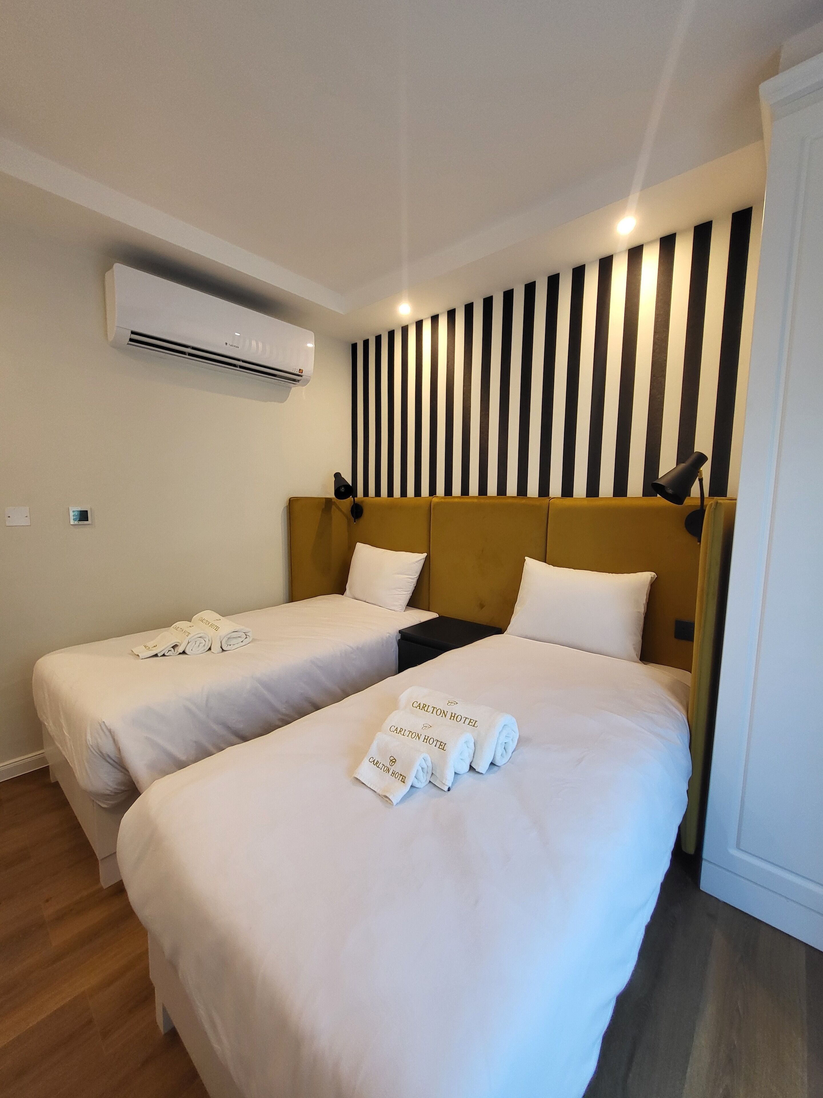 Photo - Carlton Hotel