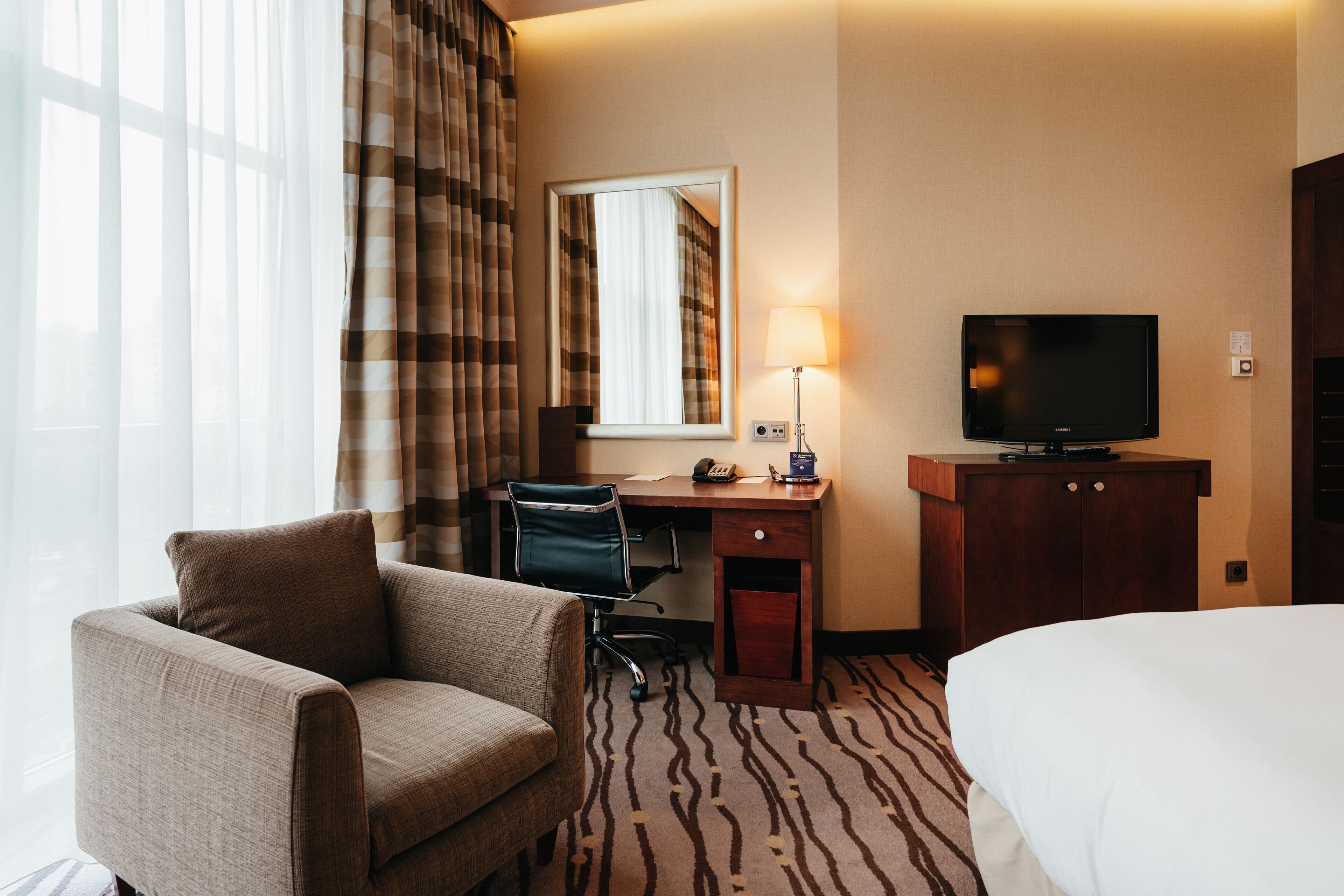 room, 1 king bed, accessible | hypo-allergenic bedding, select comfort beds, minibar, in-room safe