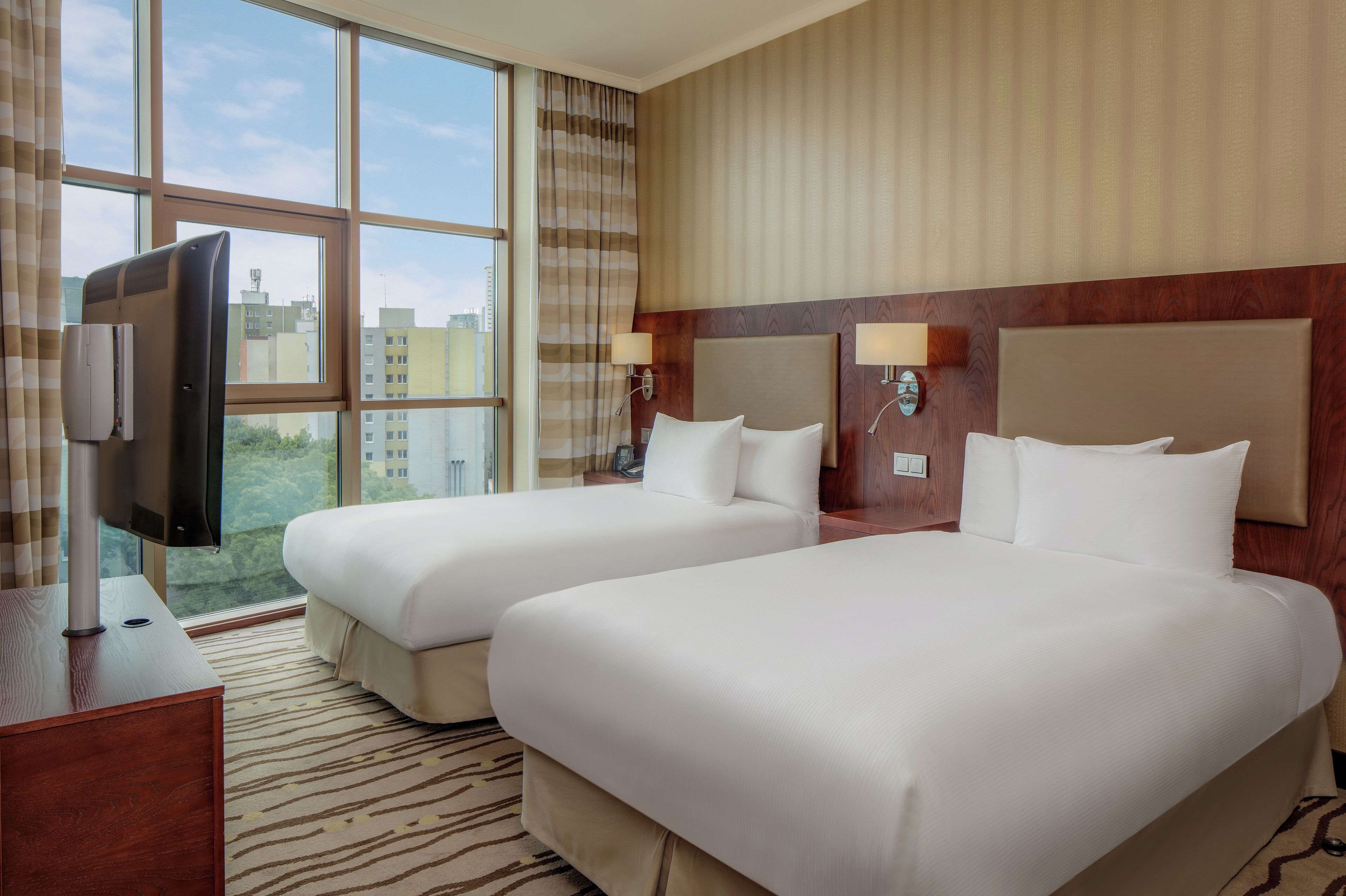 Allergitestet sengetøy, senger med Select Comfort-madrass og minibar