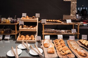 Café da manhã com buffet todos os dias mediante uma taxa