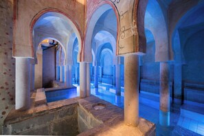 Salas de tratamiento para parejas, aguas termales y baño turco o hammam 