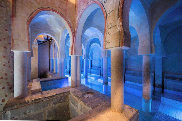 Behandlingsrom for par, varme kilder/mineralkilder og tyrkisk bad/hamam