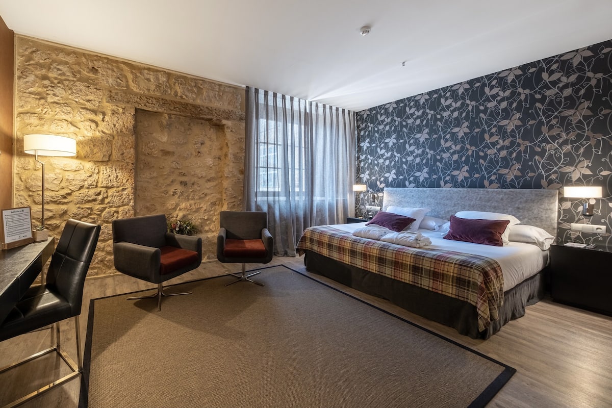1 bedroom, premium bedding, down comforters, minibar