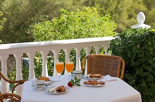 Se ofrece desayuno bufé por un coste adicional