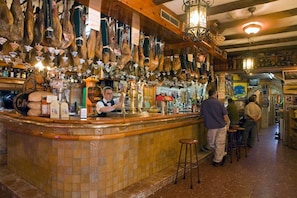 2 bars/lounges - La Cueva Park (Jerez de la Frontera)