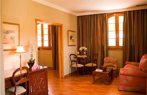 Suite | Living area | TV