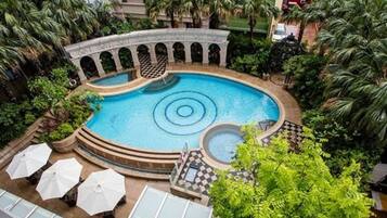 Seasonal outdoor pool