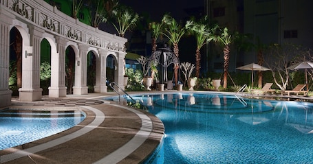 Seasonal outdoor pool