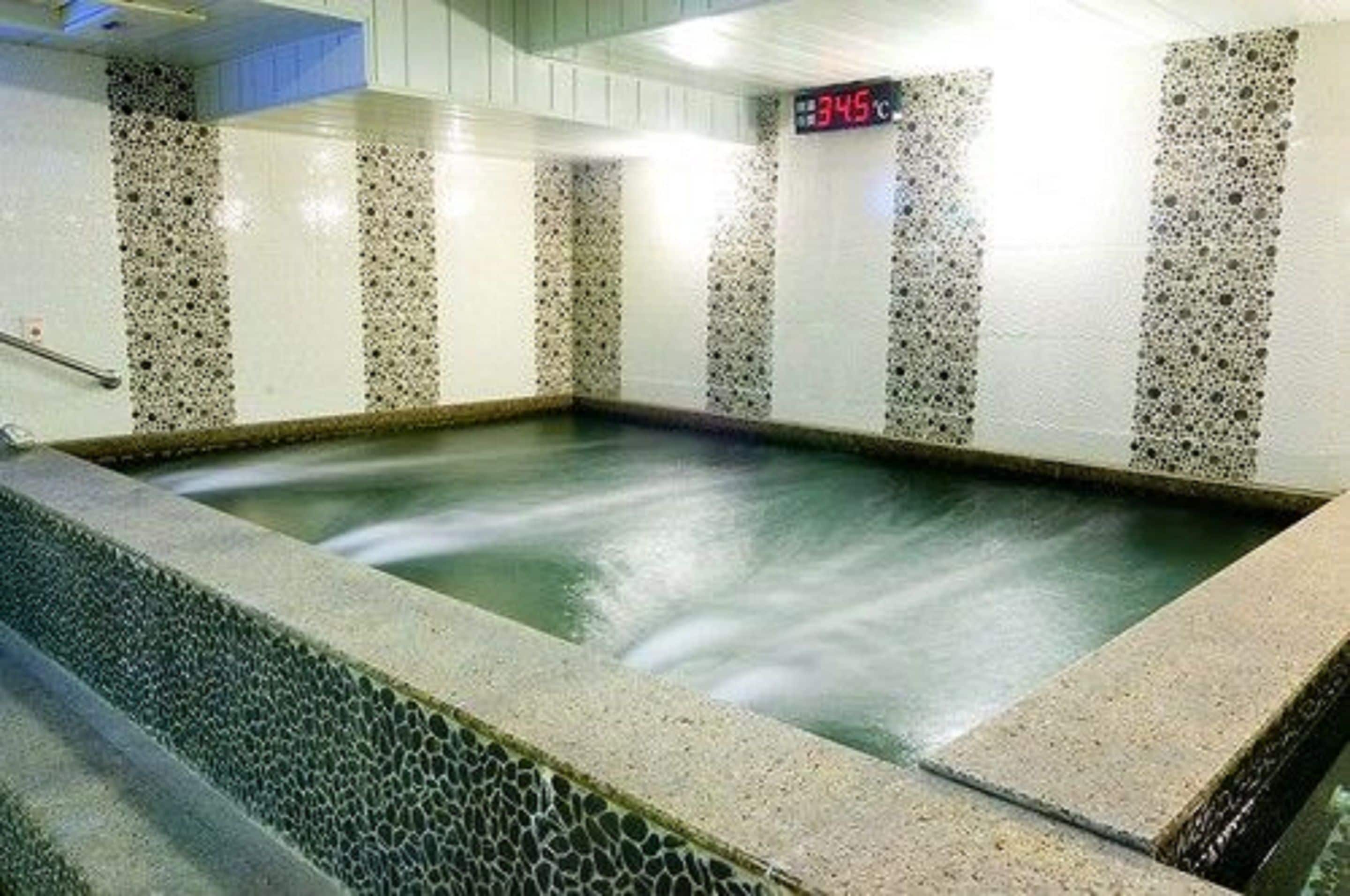 indoor spa tub