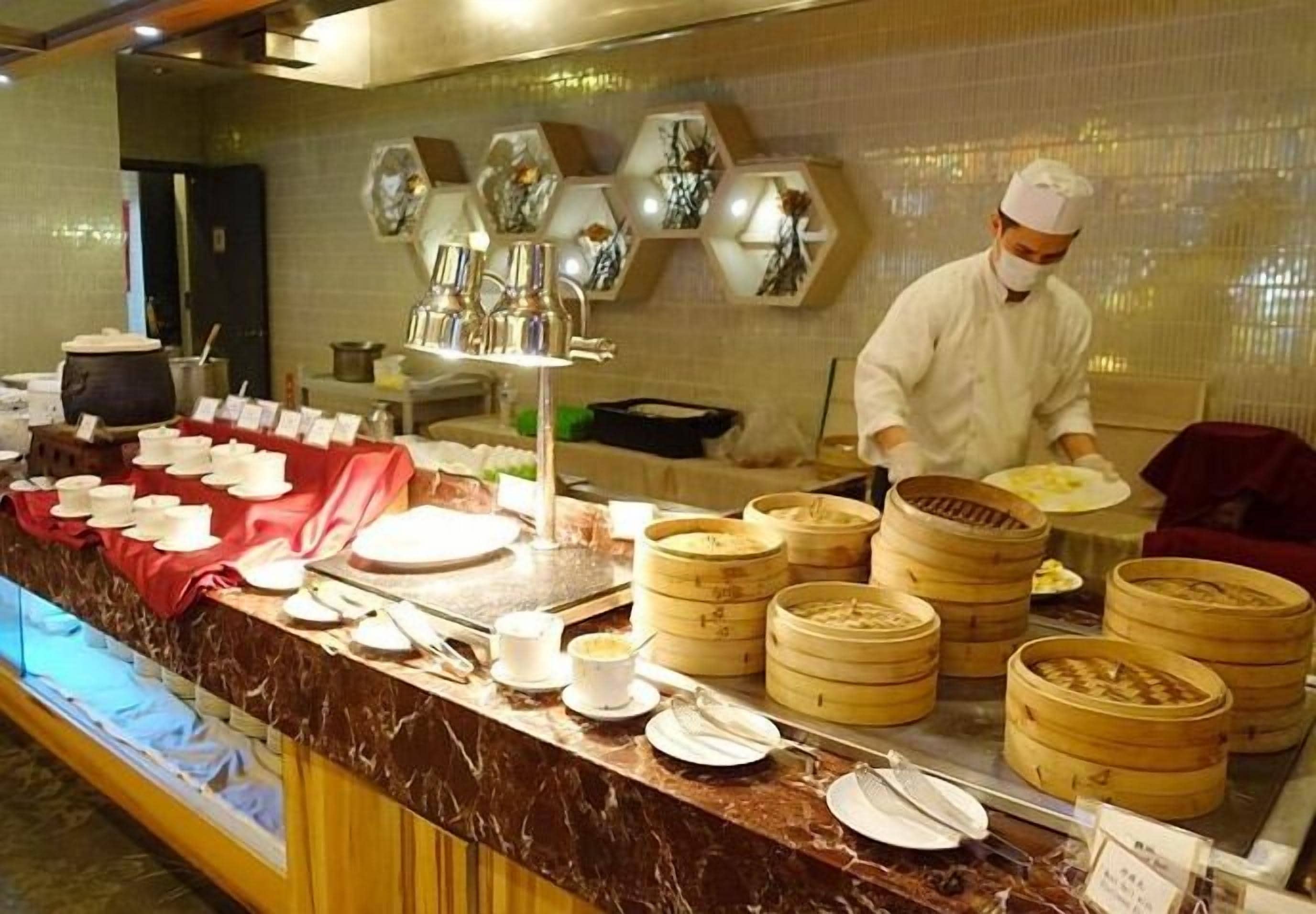 daily buffet breakfast (twd 580 per person)