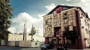 A hotel with a prominent sign reading "HOTEL VIVA HOTEL CAFE".