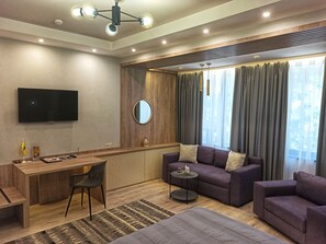 Superior Suite | Living area | Plasma TV - Viva Hotel (Kharkiv)