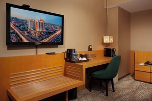 Phòng, 1 giường cỡ king | Bộ đồ giường kháng dị ứng, minibar, két bảo mật tại phòng 