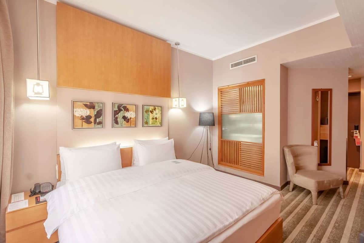 Hypo-allergenic bedding, minibar, in-room safe, individually decorated