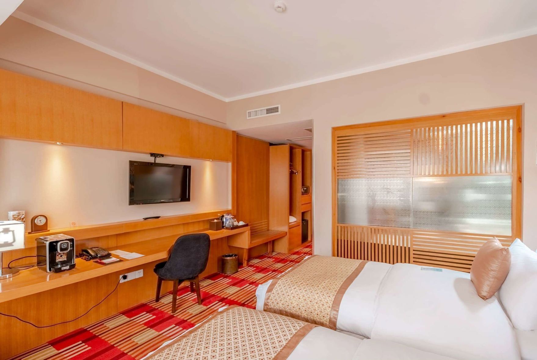 Hypo-allergenic bedding, minibar, in-room safe, individually decorated