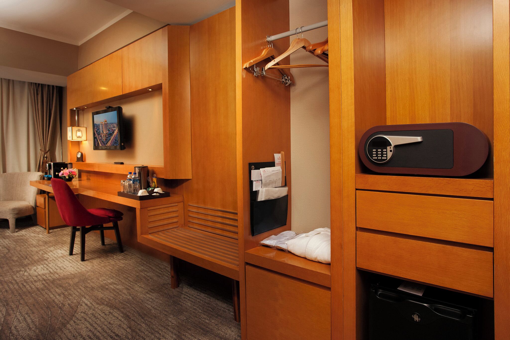 executive twin room, 2 single beds | hypo-allergenic bedding, minibar, in-room safe, individually decorated