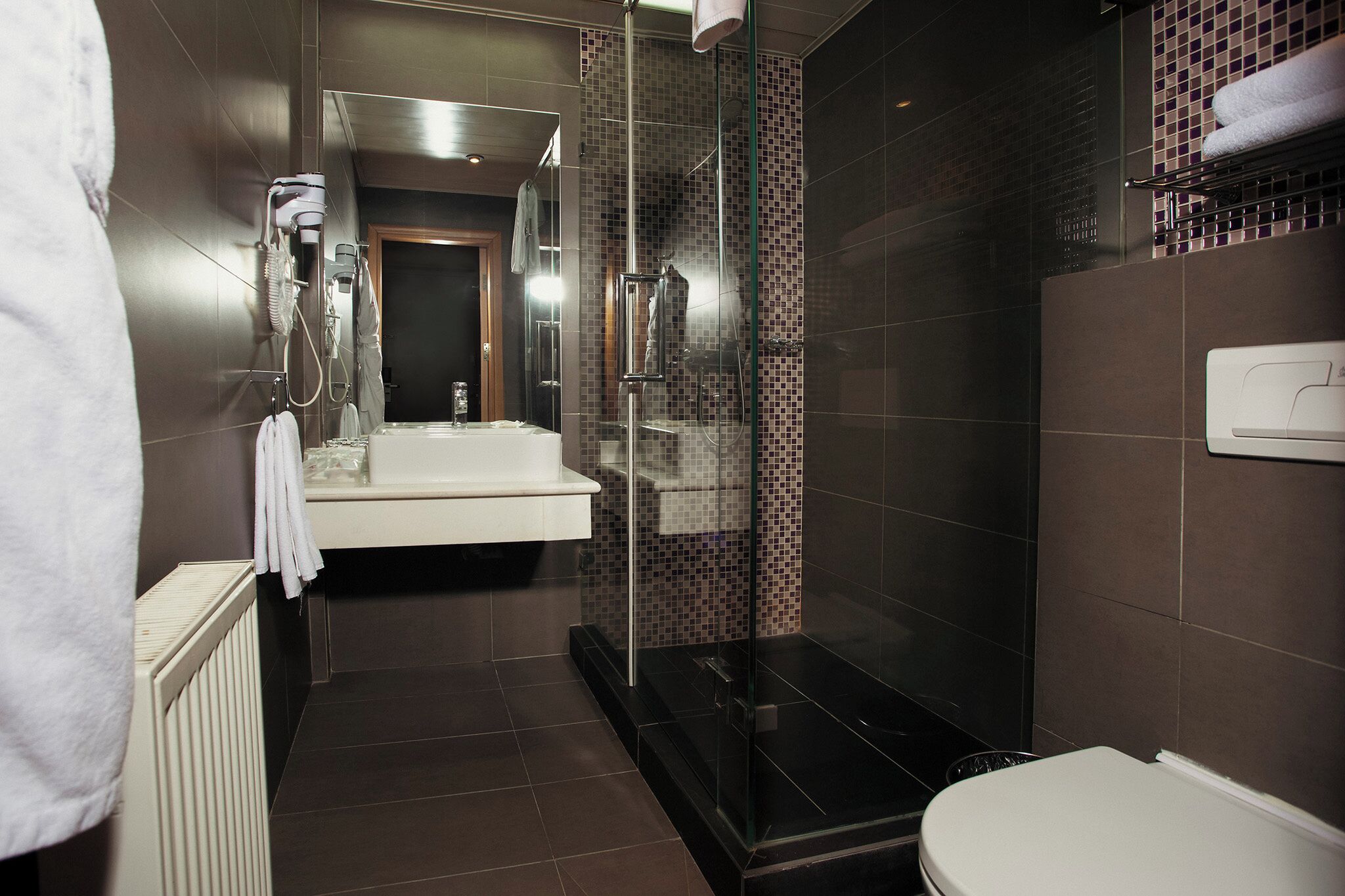 deluxe room, 1 king bed | bathroom | combined shower/bathtub, deep-soaking bathtub, hair dryer, bathrobes