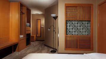 Hypo-allergenic bedding, minibar, in-room safe, individually decorated