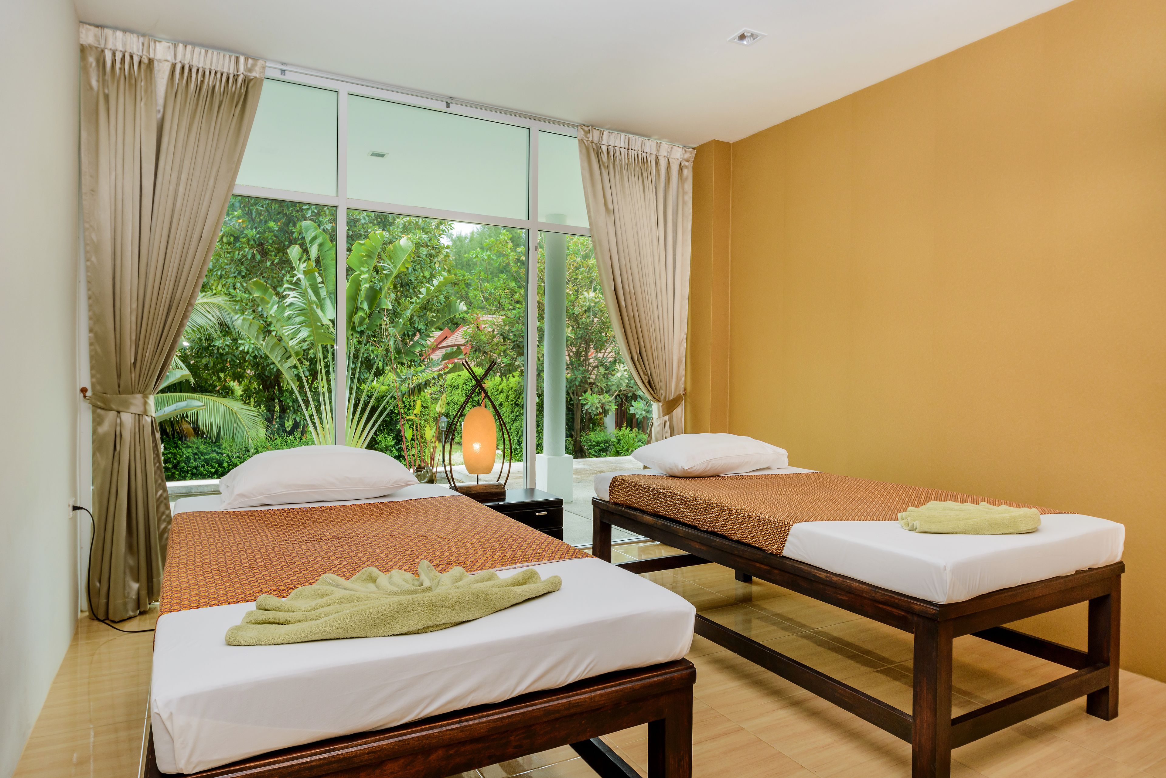 thai massages, massages on the beach, massages