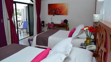 Junior-Suite, 2 Doppelbetten | Zimmersafe, Bügeleisen/Bügelbrett, kostenloses WLAN, Bettwäsche