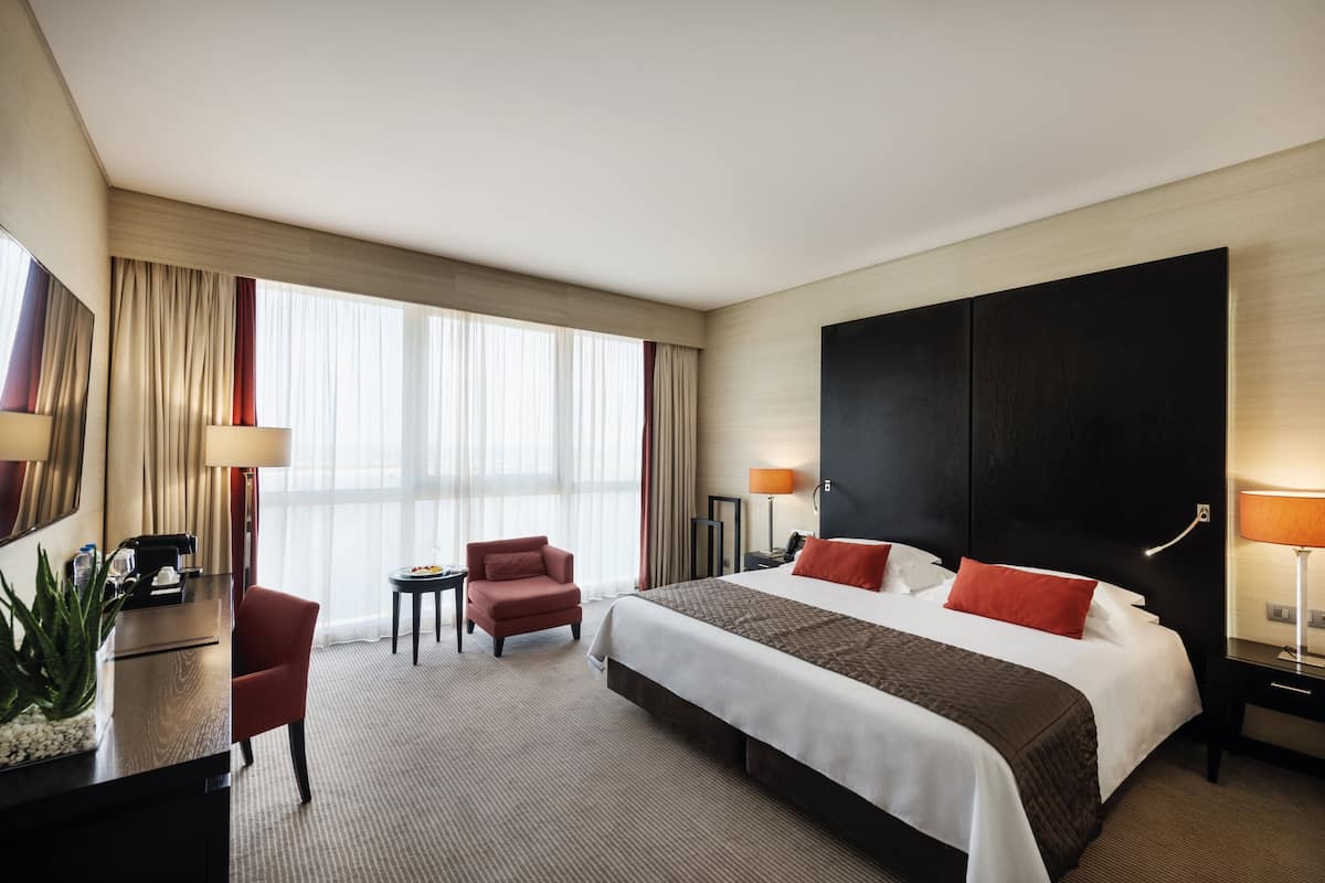 Minibar, in-room safe, desk, soundproofing