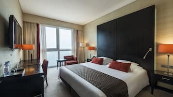 Minibar, coffres-forts dans les chambres, bureau, chambres insonorisées