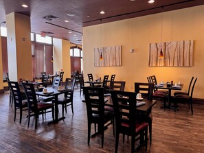 Daily buffet breakfast for a fee - The Tudor Arms Hotel Cleveland - a DoubleTree by Hilton (Cleveland)