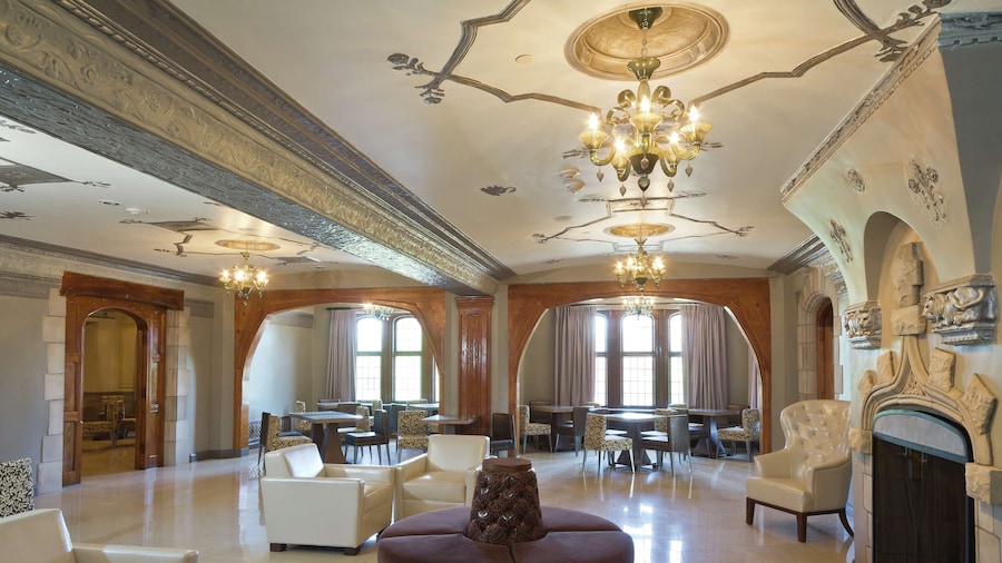 The Tudor Arms Hotel Cleveland - a DoubleTree by Hilton