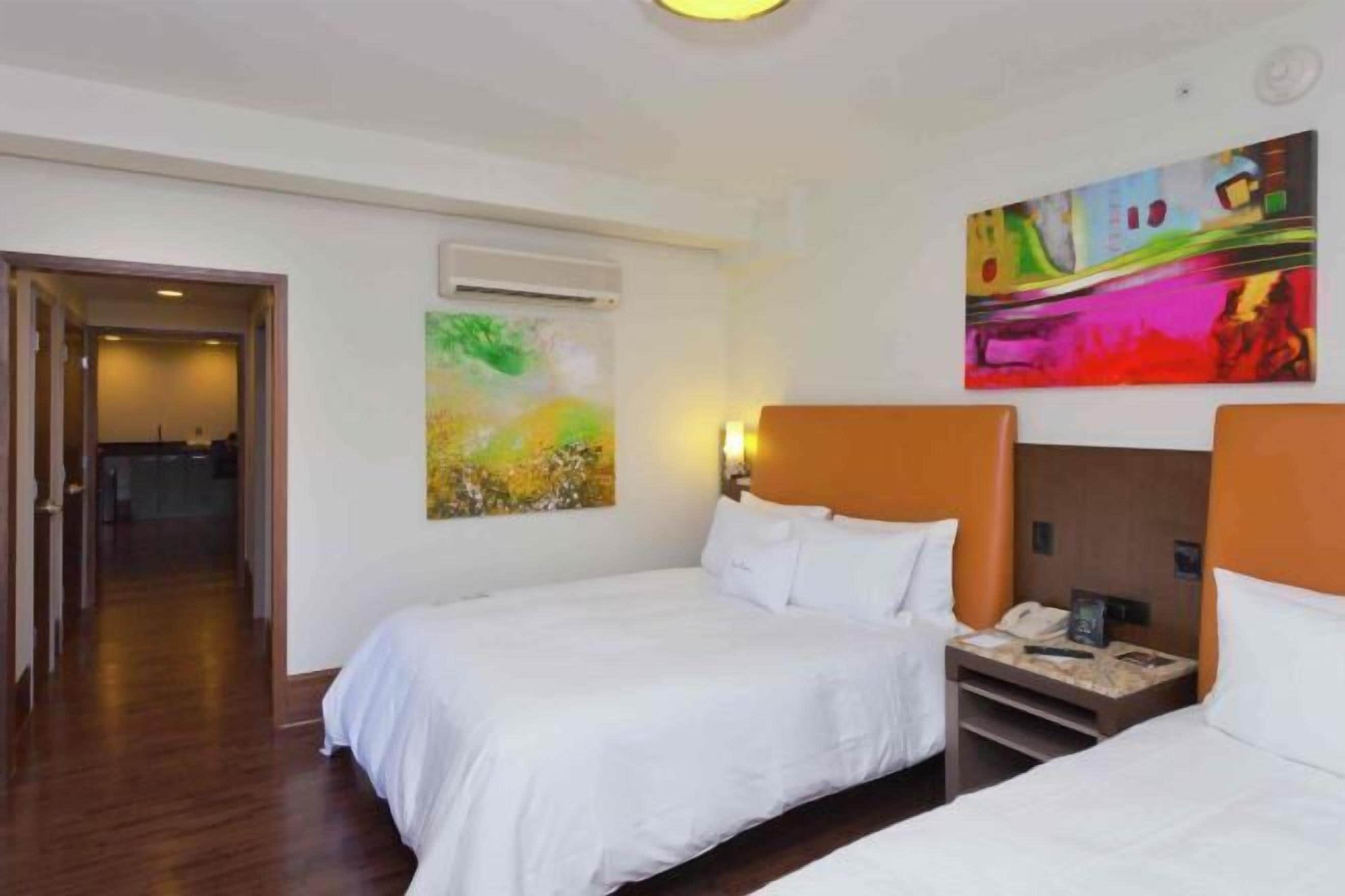 防敏寢具、羽絨被、房內夾萬、書桌