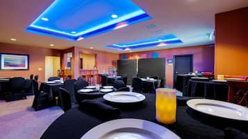 Daily continental breakfast (USD 15.95 per person)