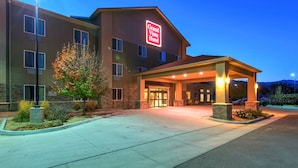 A Grand Vista Hotel with a covered entrance, multiple windows, and a well-lit facade. - Grand Vista Hotel Parachute (Parachute)