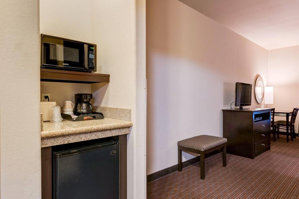 pillow-top beds, in-room safe, desk, blackout curtains