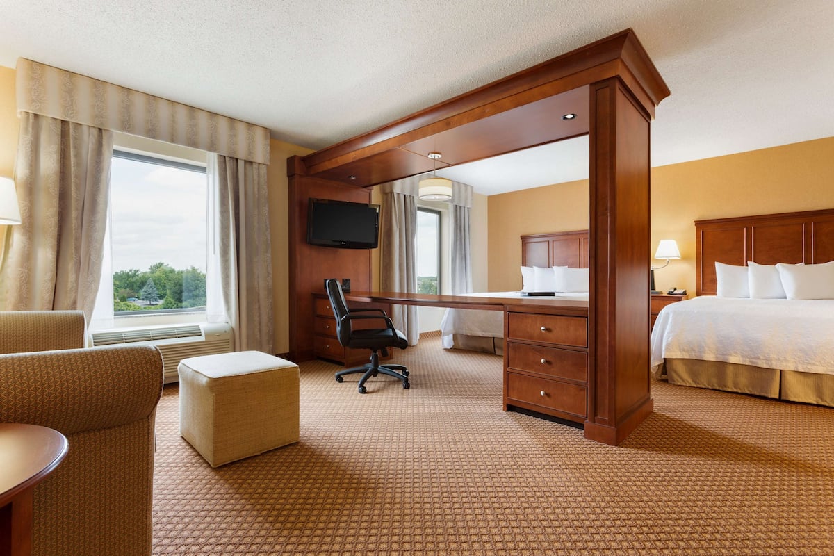 Studio Suite, 2 Queen Beds, Non Smoking | Free cribs/infant beds, rollaway beds, free WiFi, bed sheets