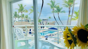 Oceanfront King Suite w/ Kitchen & Private Balcony | Water view
