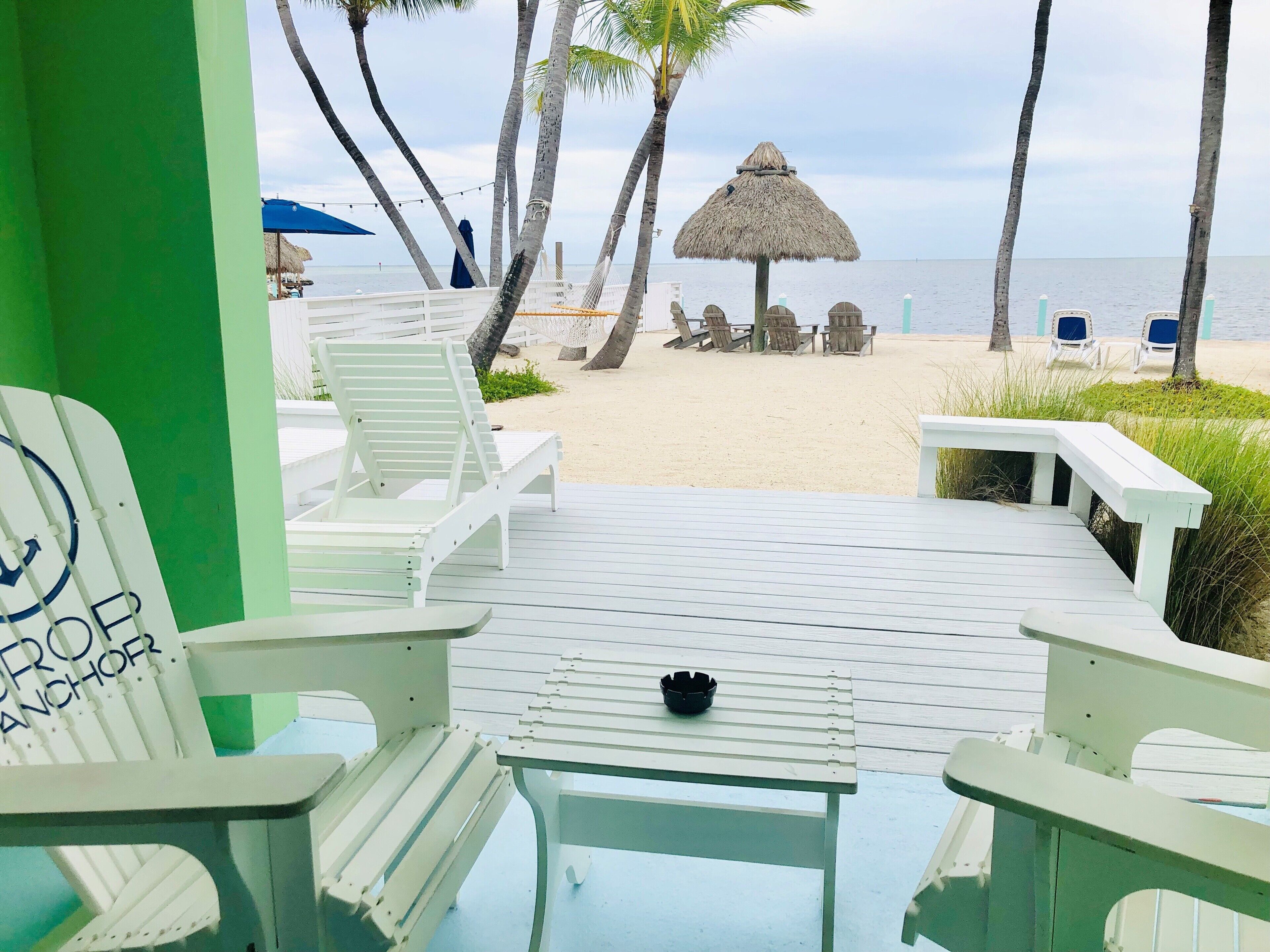 Deluxe suite, 1 kingsize bed, kitchenette, aan zee | Terras