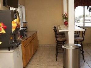 Free continental breakfast 