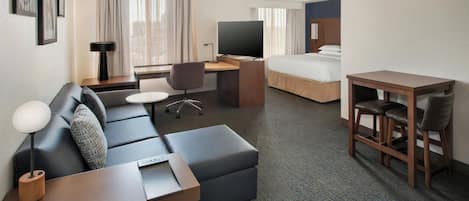 Studio, 1 King Bed with Sofa bed | In-room safe, desk, laptop workspace, iron/ironing board