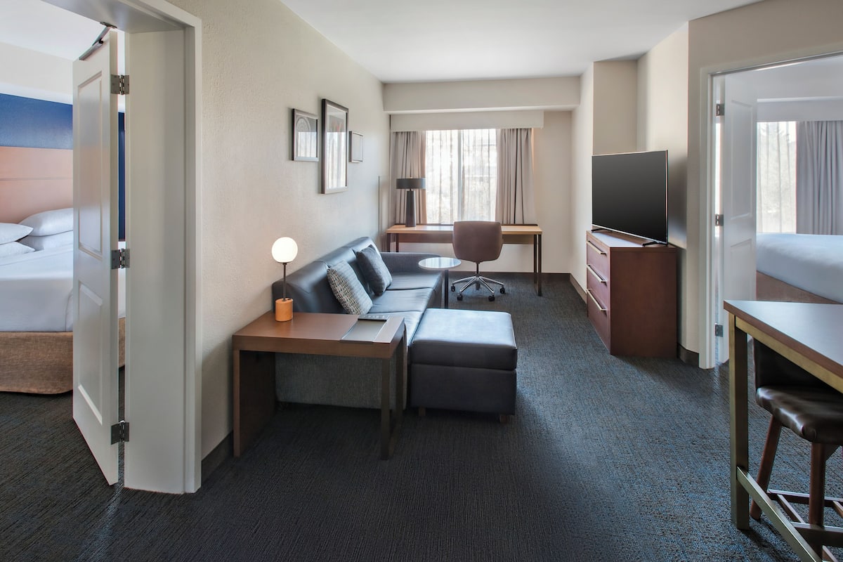 In-room safe, desk, iron/ironing board, free WiFi