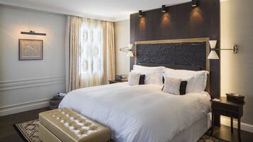 Luxury Suite, 1 King Bed, Balcony, Lake View