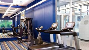 A hotel fitness center with treadmills, elliptical machines, and weight equipment. - Aloft Zhengzhou Shangjie (Zhengzhou)