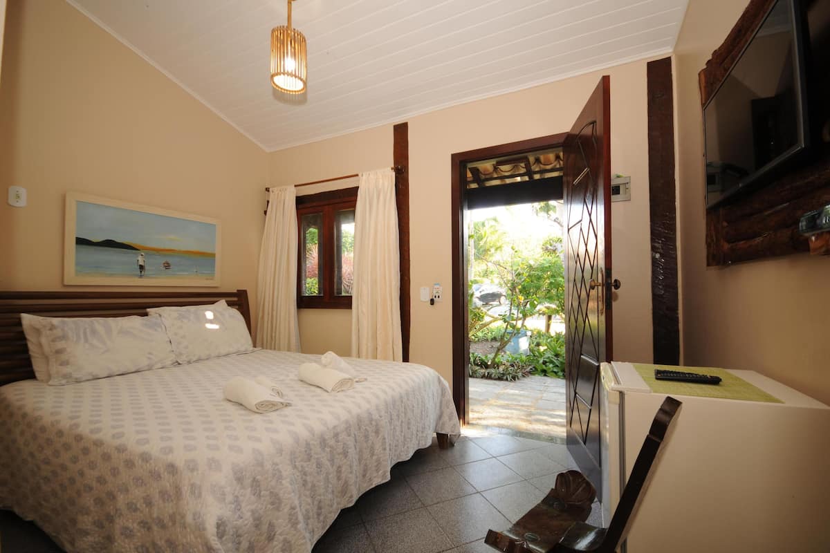 Soundproofing, free WiFi, individually decorated, bed sheets