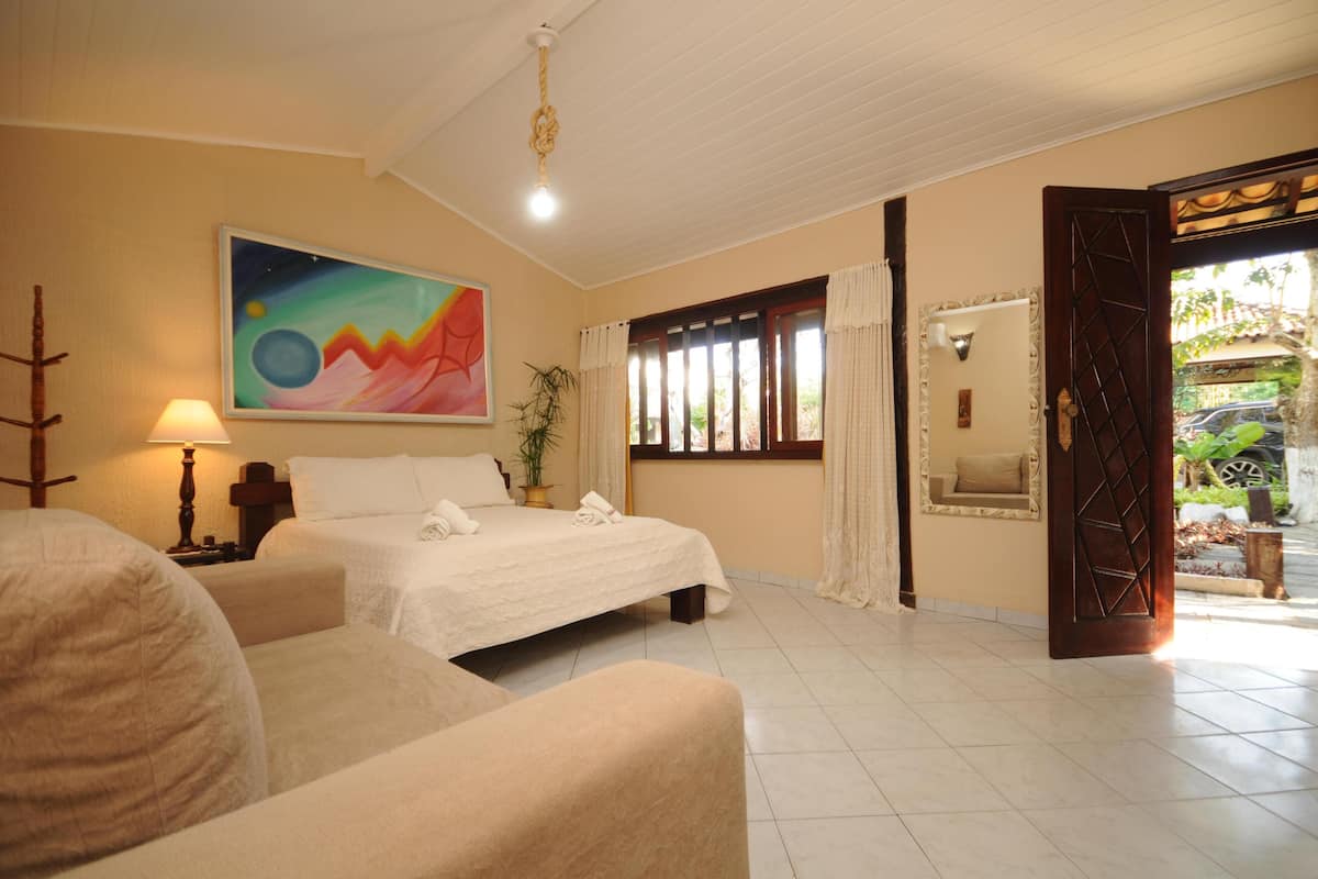 Individually decorated, soundproofing, free WiFi, bed sheets