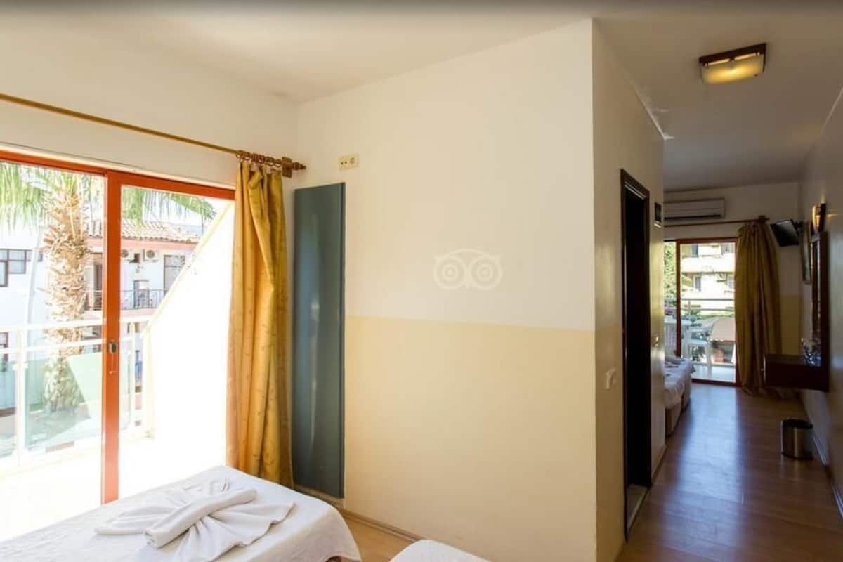 Habitación familiar | Minibar, escritorio y cunas gratuitas