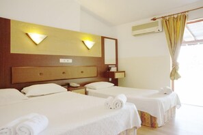 Rom – standard | Minibar, skrivebord og barnesenger (inkludert)