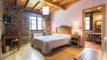 Habitació doble | Escriptori, wifi gratuïta i roba de llit